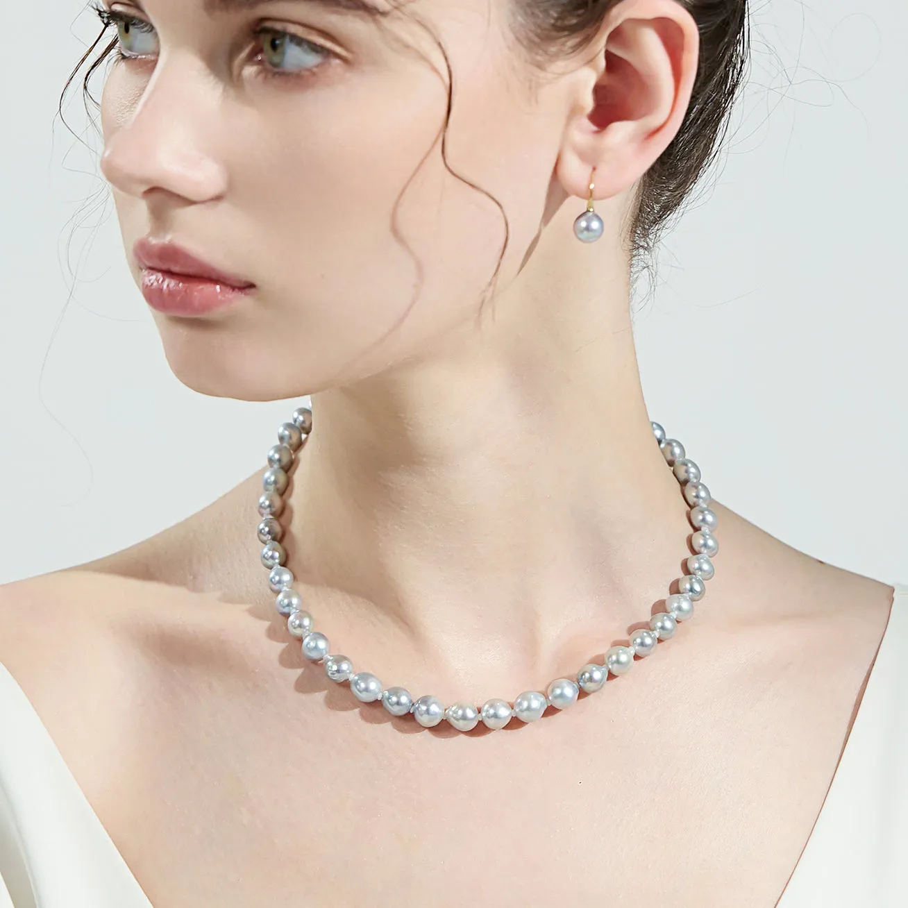 18k Gold Top Lustre Madama Akoya Pearl Necklace KN00145
