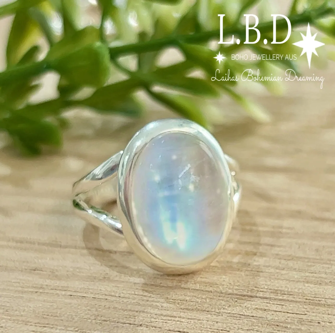 Laihas Oval Moonstone Ring