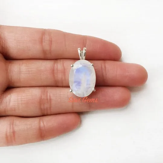 Natural Rainbow Moonstone 925 Sterling Silver Pendant