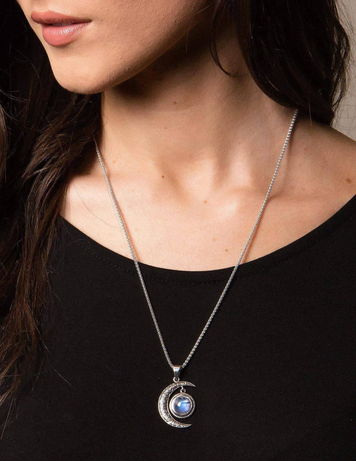Rainbow Moonstone Silver Pendant